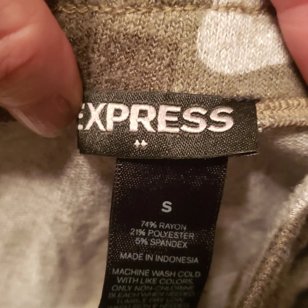 EXPRESS CAMO SHORTS - Picture 3 of 3